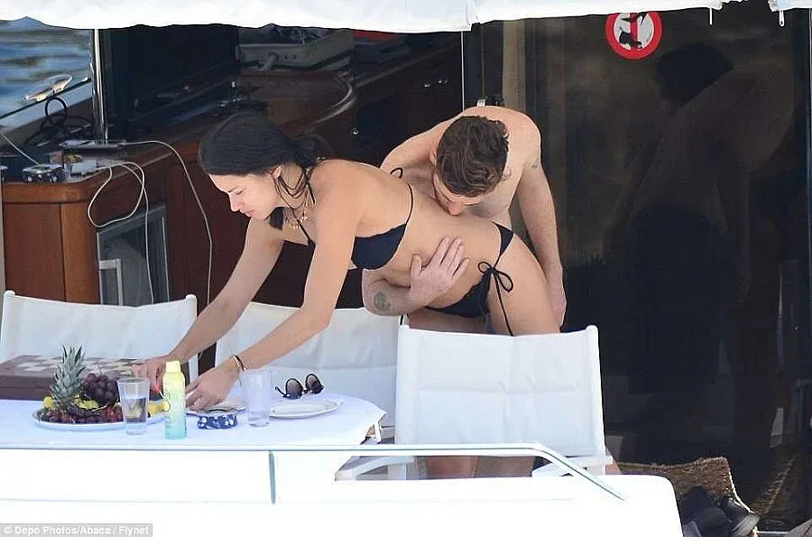 Адриана Лима падна в обятията на турски писател