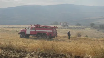 Запалени стърнища затрудниха движението по "Тракия"