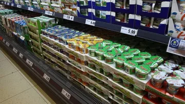 Млечни компании: Налагат ни монопол за опаковките