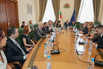 Захариева запозна с предстоящи промени в законите чуждите търговски камари