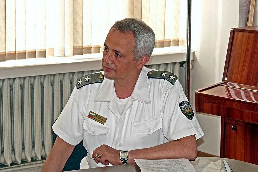 Контраадмирал Петев: Няма да затваряме плажовете във Варна