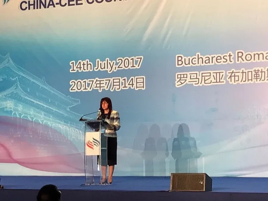 Караянчева: Следим с голямо уважение реформите в Китай