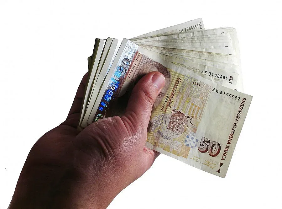 Правителството отново вдигна минималната работна заплата