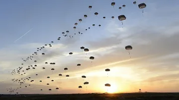 600 парашутисти овладяват "Безмер"