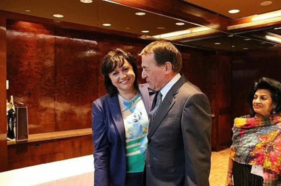 Нинова ще говори пред Социалистическия интернационал