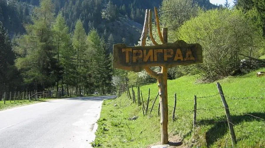 Ученик без книжка помете 5-има туристи край Триград