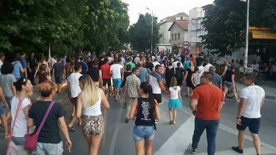 Рокери, патриотизъм и ултиматум на протеста в Асеновград /ОБНОВЕНА/