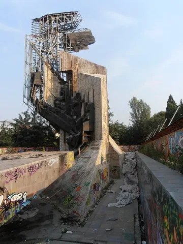 Две години никой не си мръднал пръста за "Петоъгълния" пред НДК