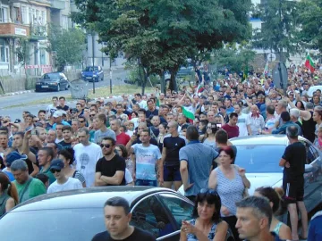 Асеновград не стихва! 15 000 на днешния протест срещу ромската престъпност