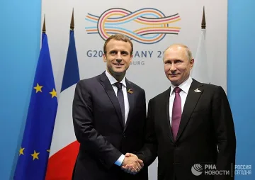 Макрон се извинява на Путин