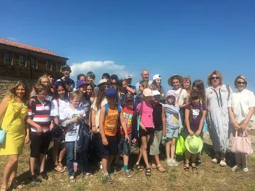 МИСИЯТА НА "СТАНДАРТ":  Разкрихме на руски деца тайните на остров "Св. Анастасия"