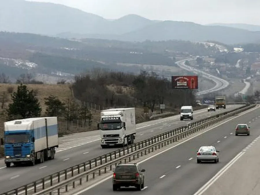 Отпушиха движението по "Тракия" след мегакатастрофата