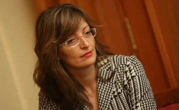 Ек. Захариева: Договорът с Македония не е отменен