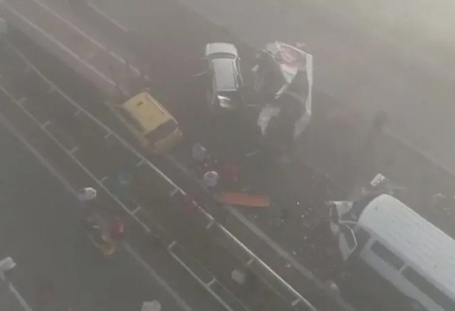 Катастрофи с 40 превозни средства затвориха "Тракия" (ОБНОВЕНА)