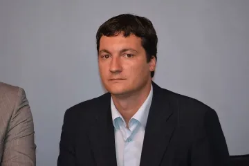 Крум Зарков: Правителството си е старото