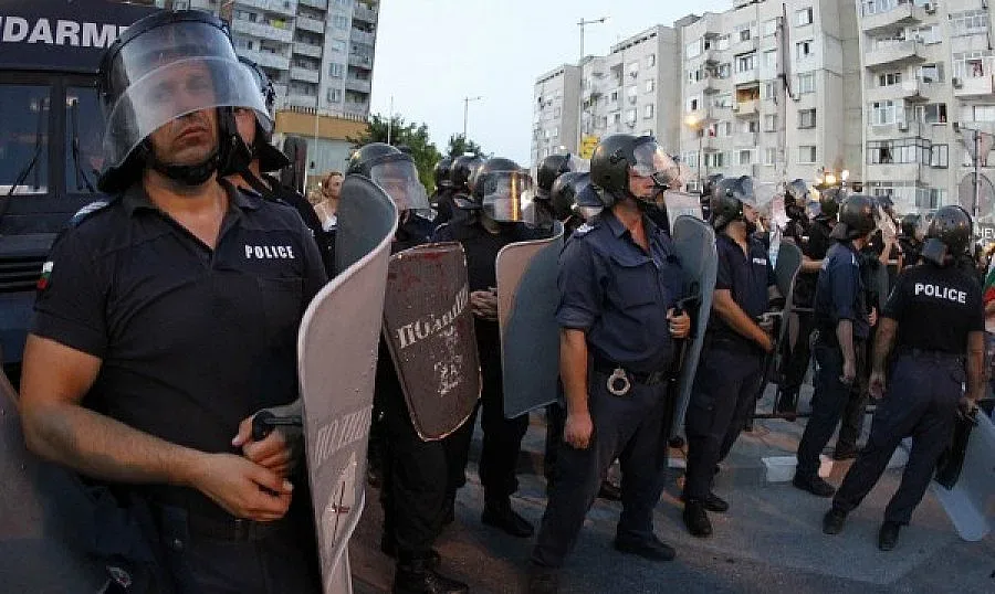 "Столипиново" на бунт с оръжия и "Аллах Акбар"