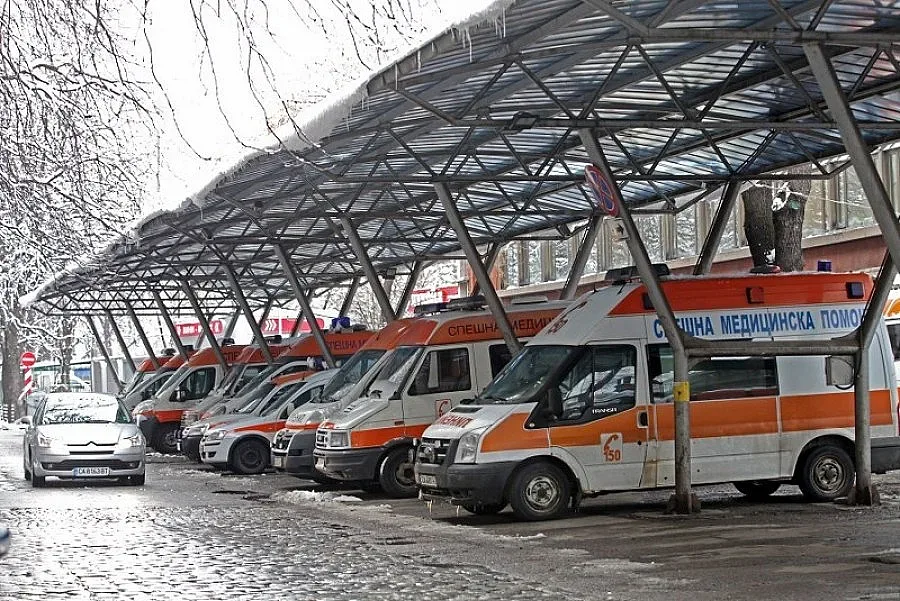 Повиквания през 22 секунди и агресия за Бърза помощ в най-горещия ден