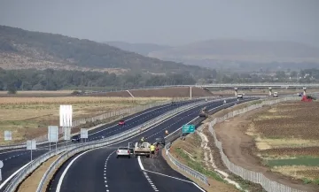 Мор! Асфалтът пука гуми в Пловдивско