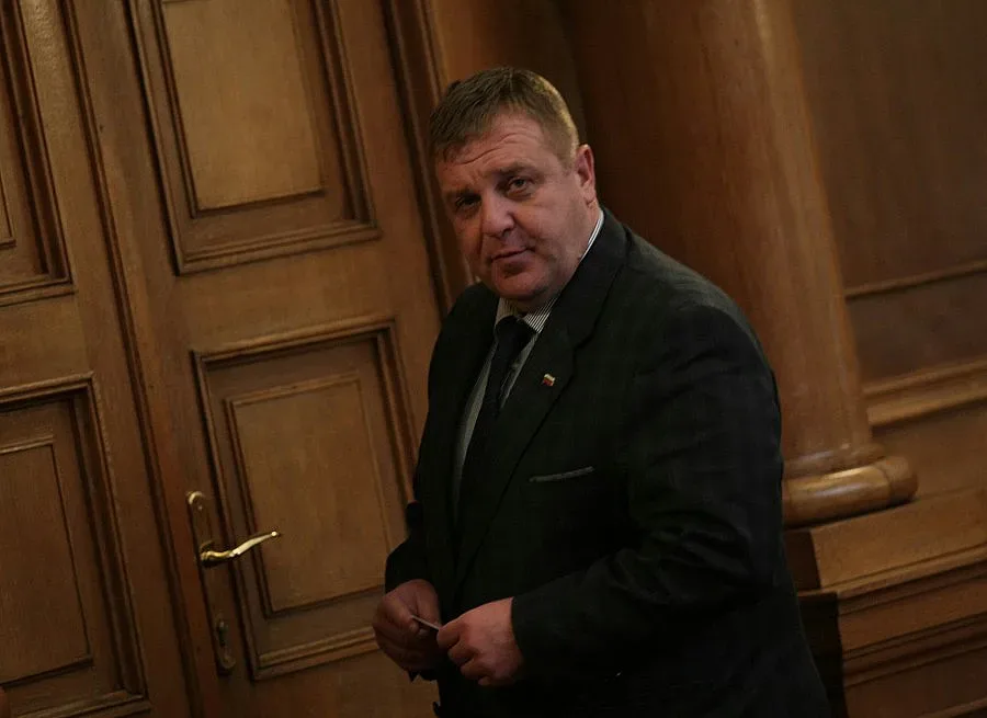 Каракачанов: В тази държава има и задължения, а не само права