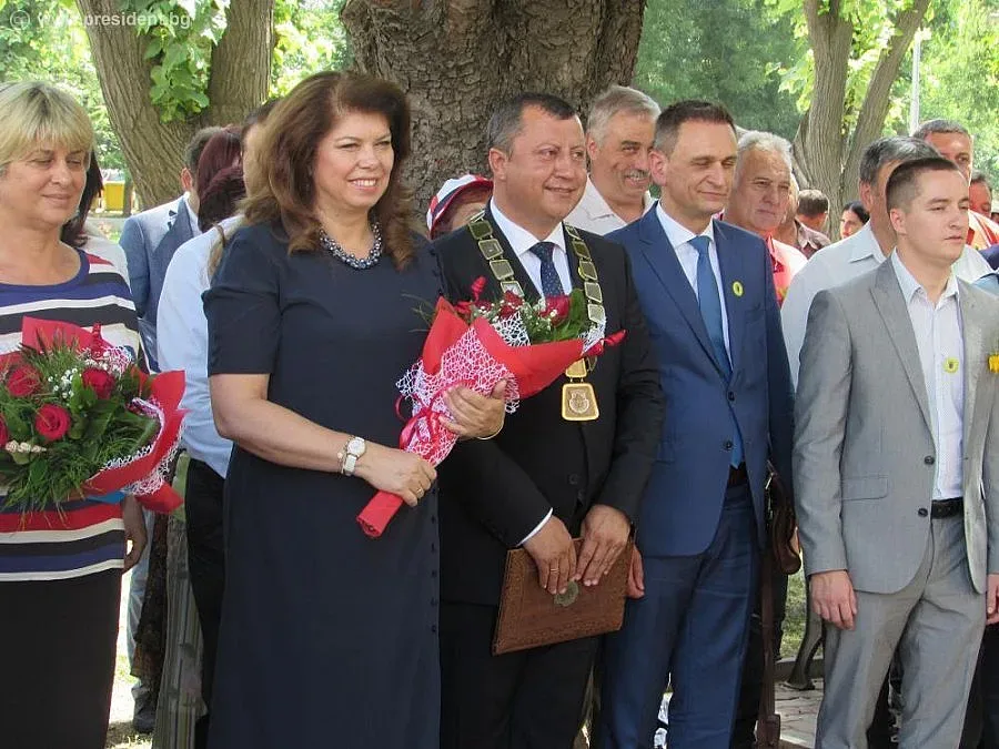 Йотова: Малките общини имат нужда от помощ