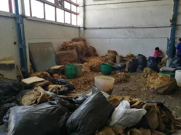 Митничари откриха нелегална фабрика за тютюн