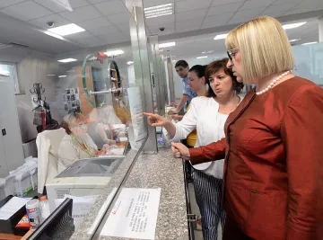 Цачева обеща да сложи край на опашките пред Агенцията по вписване