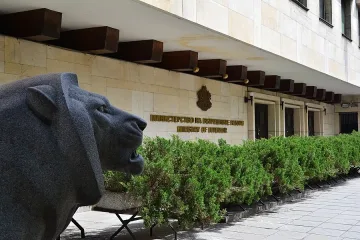 Министър Радев пак се среща със синдикатите