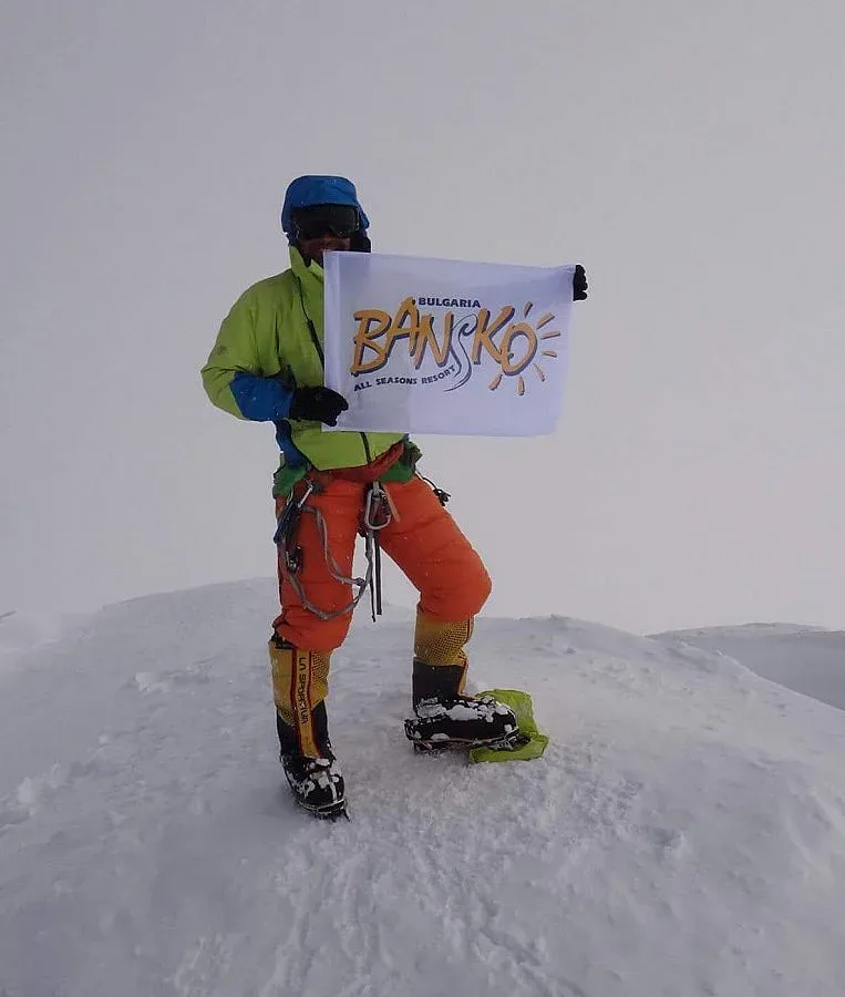 Скатов позира на връх Денали