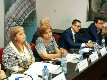 ОТ ДИСКУСИЯТА НА "СТАНДАРТ" И КРИБ: Менда Стоянова: Трудно се поддържа ръст на икономиката без кадри