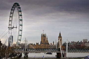 Бомба от Втората световна затвори центъра на Лондон