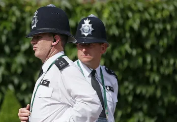 Автомобил се вряза в празнуващи Рамазан байрам в Англия /ОБНОВЕНА/