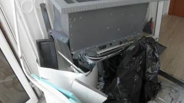 Взривеният банкомат не пуснал пари