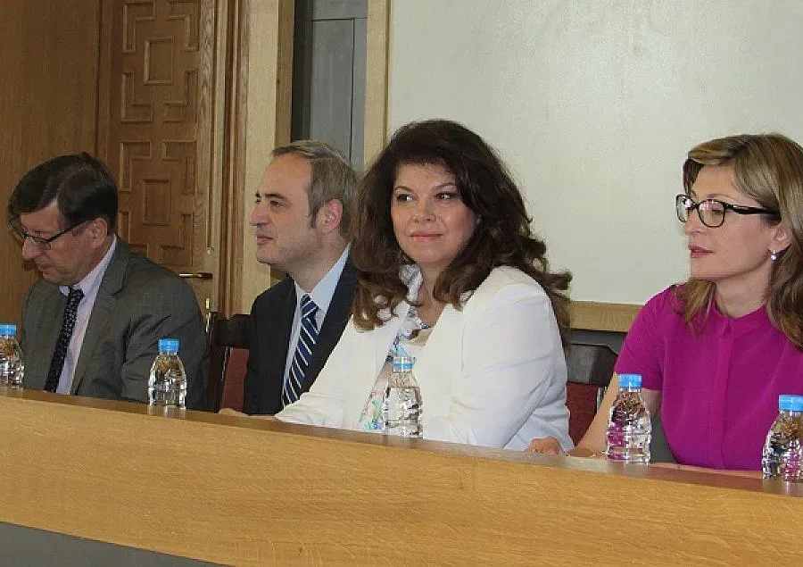 Илияна Йотова: Европа трябва да бъде лидер при решаването на конфликти