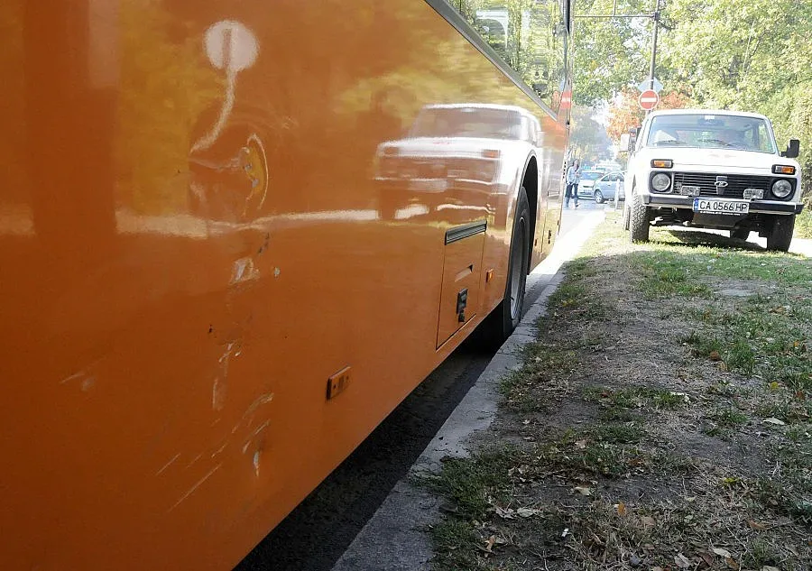 Задържаха за 24 часа бияч на шофьор на автобус в София
