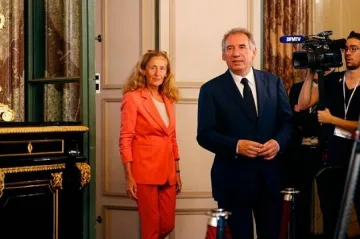 Байру сдаде властта с нов гаф