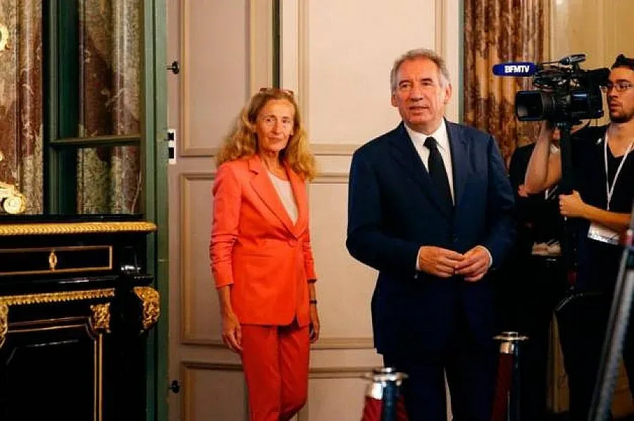 Байру сдаде властта с нов гаф