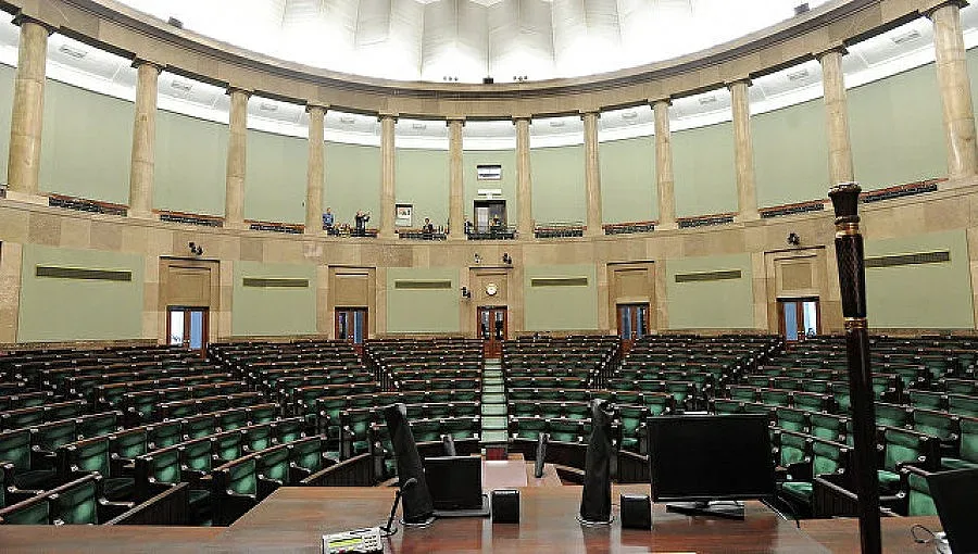 Полша унищожава 500 паметници от комунизма