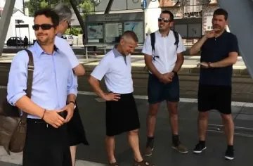 Шофьори по поли станаха хит във Франция