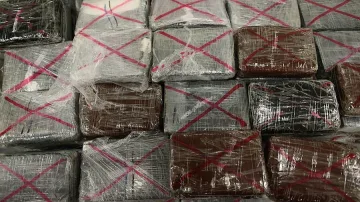 1,5 тона кокаин изплуваха на френски плаж