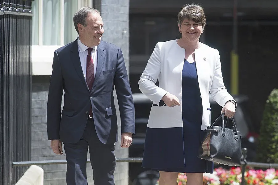 Мей плаща 2 млрд. паунда за подкрепата 