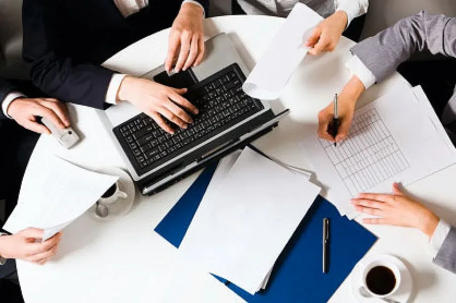 Сливат се два застрахователя