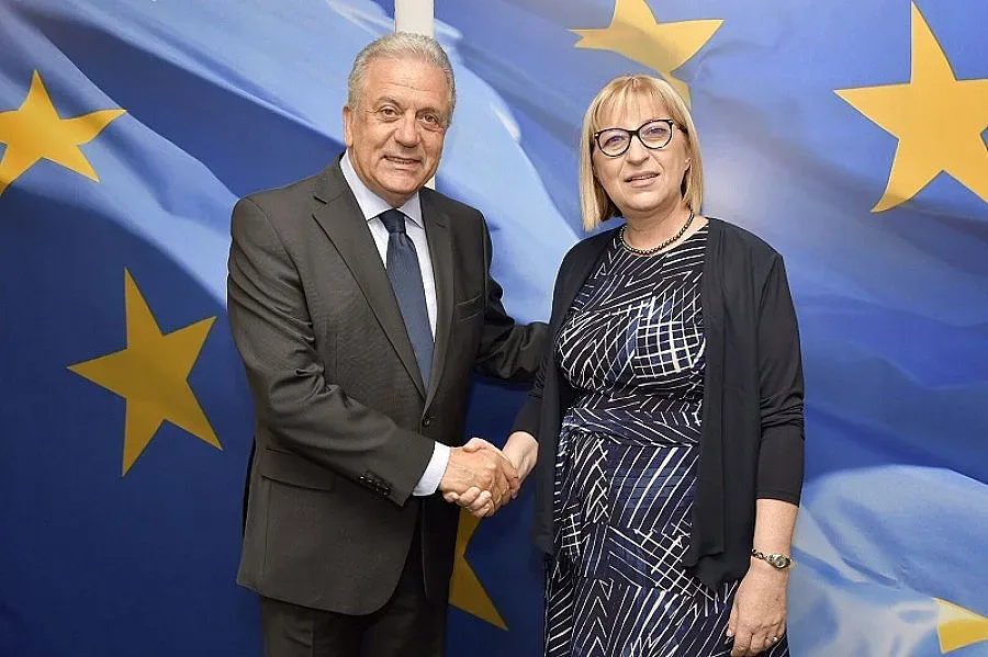 Аврампулос иска от нас актове за защита на ЕС