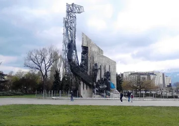 5 млн. за нови плочки и изолация пред НДК