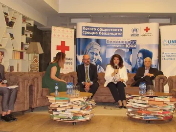 Йотова: Вече никой не говори за интеграция на бежанците