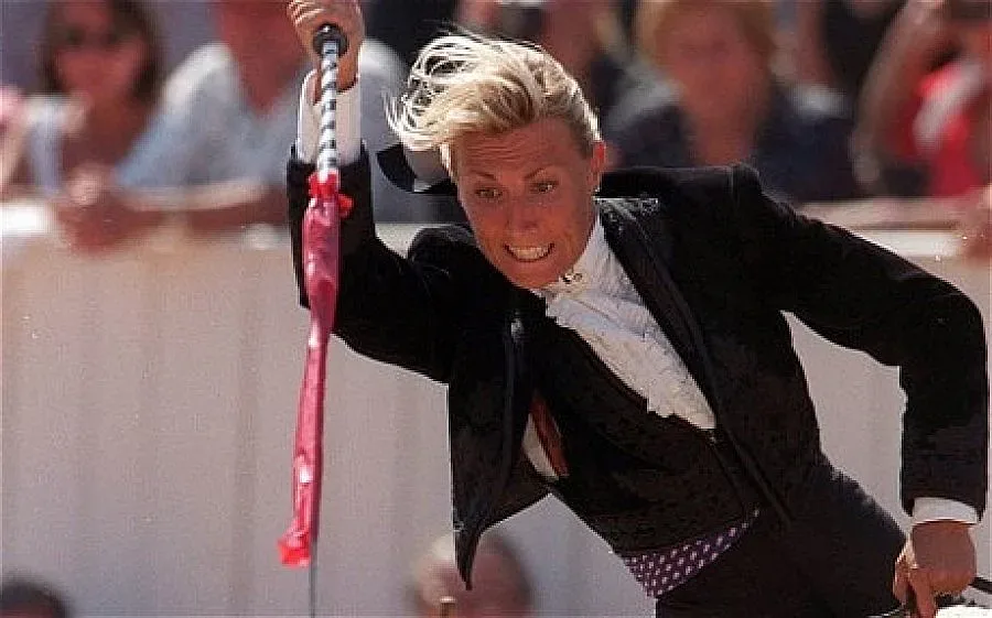 Жена-бикоборец е победена от Марин льо Пен