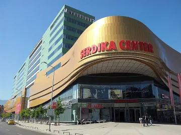 Фонд от ЮАР купува мол "Сердика Център"