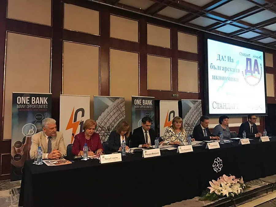 ФОРУМЪТ НА "СТАНДАРТ" И КРИБ. Фандъкова: Няма "ние" и "вие", кадровият проблем е общ