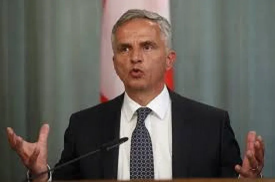 Швейцарският външен министър подаде оставка