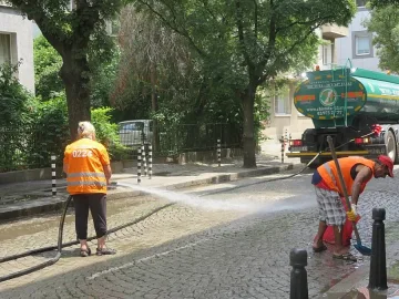 Министър призова кметовете да мият улиците