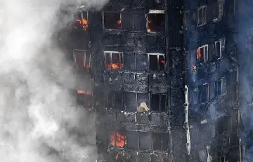 Най-малко 6 са жертвите на пожара в Лондон